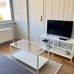 Апартаменты Charming T2 200 M From Tram B Таланс