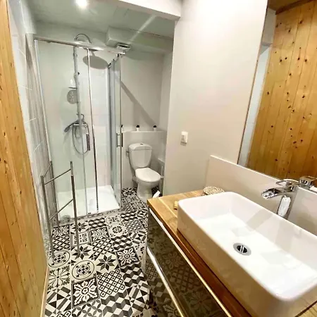 Charming T2 200 M From Tram B * Talence