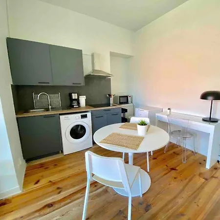 Charming T2 200 M From Tram B Apartment