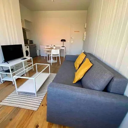 Charming T2 200 M From Tram B Apartment