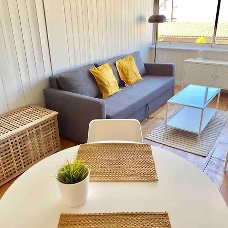 Charming T2 200 M From Tram B アパート