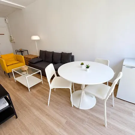 Charming T2 200 M From Tram B Talence