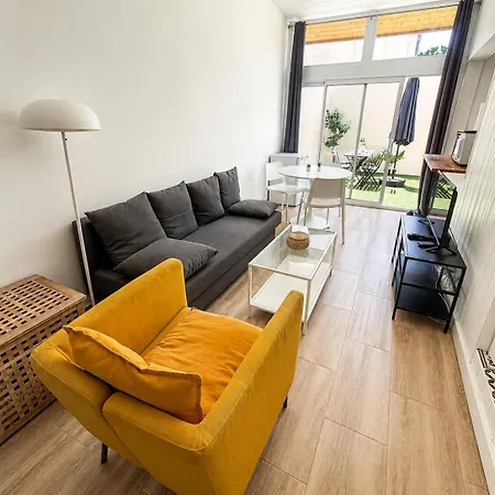 Charming T2 200 M From Tram B Apartment
