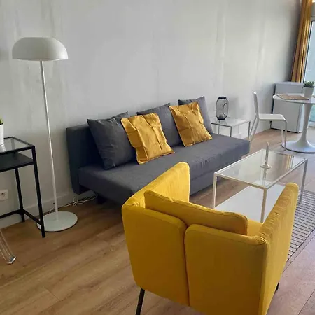 Charming T2 200 M From Tram B Apartment