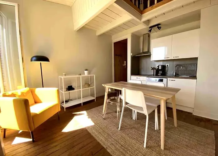 Lejlighed Charming T2 200 M From Tram B