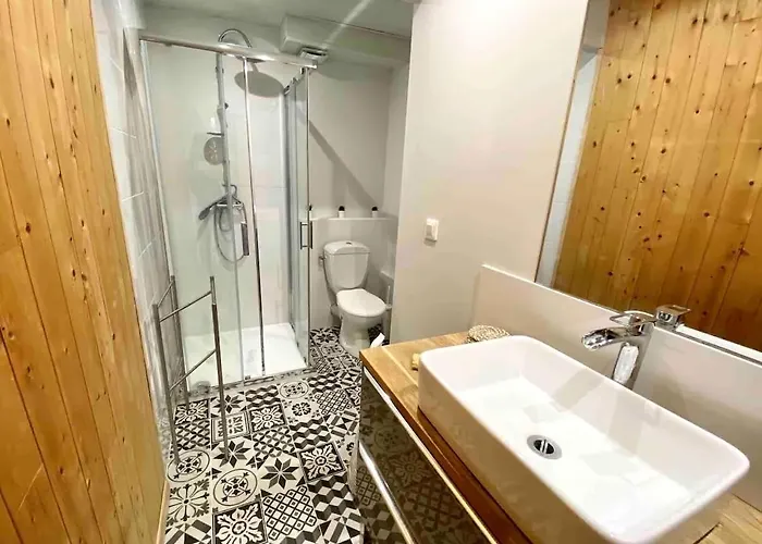 Charming T2 200 M From Tram B * Talence