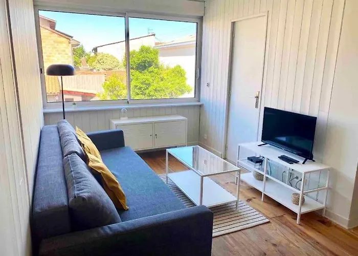 Lejlighed Charming T2 200 M From Tram B *